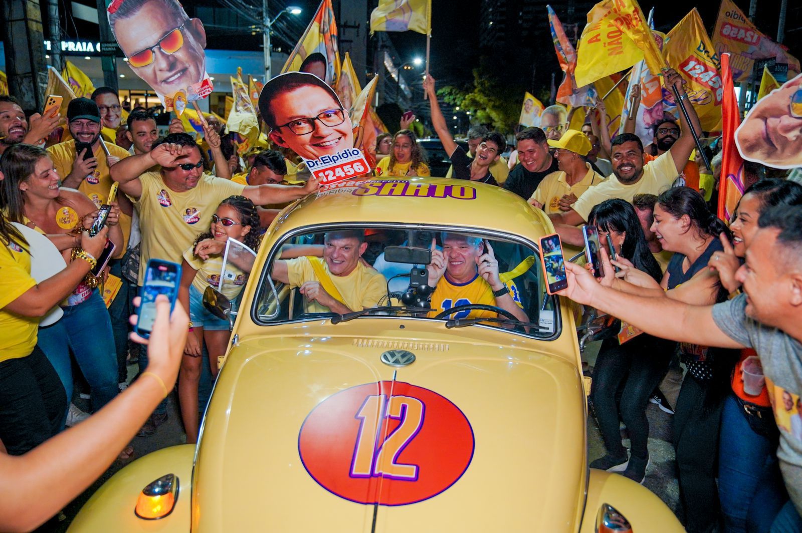 De fusca amarelo, Sarto percorre ruas de Fortaleza cidade e encontra militância