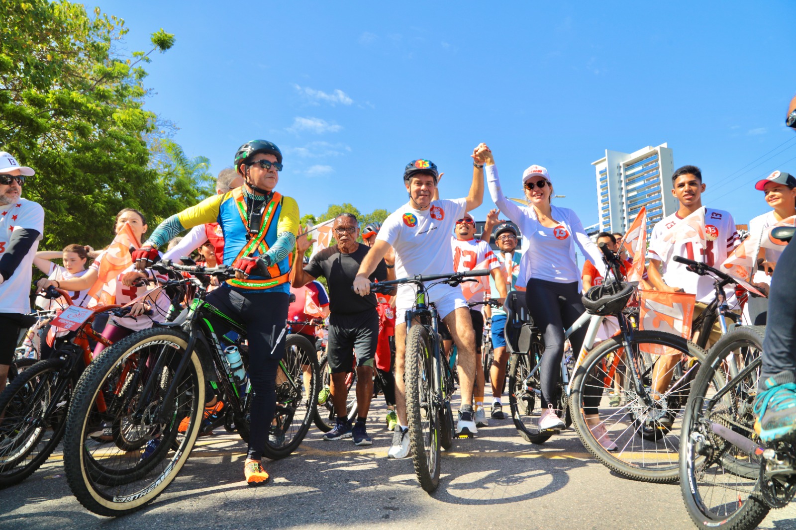 Evandro Leitão promete ampliação de corredores para bicicletas e implantação do Pet Móvel em Fortaleza