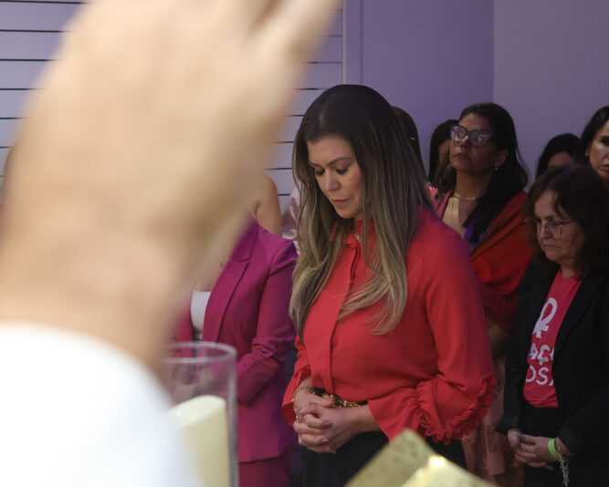 Contra o câncer de mama - Primeira-dama do estado do Rio de Janeiro participa do lançamento da campanha do Outubro Rosa no Cristo Redentor