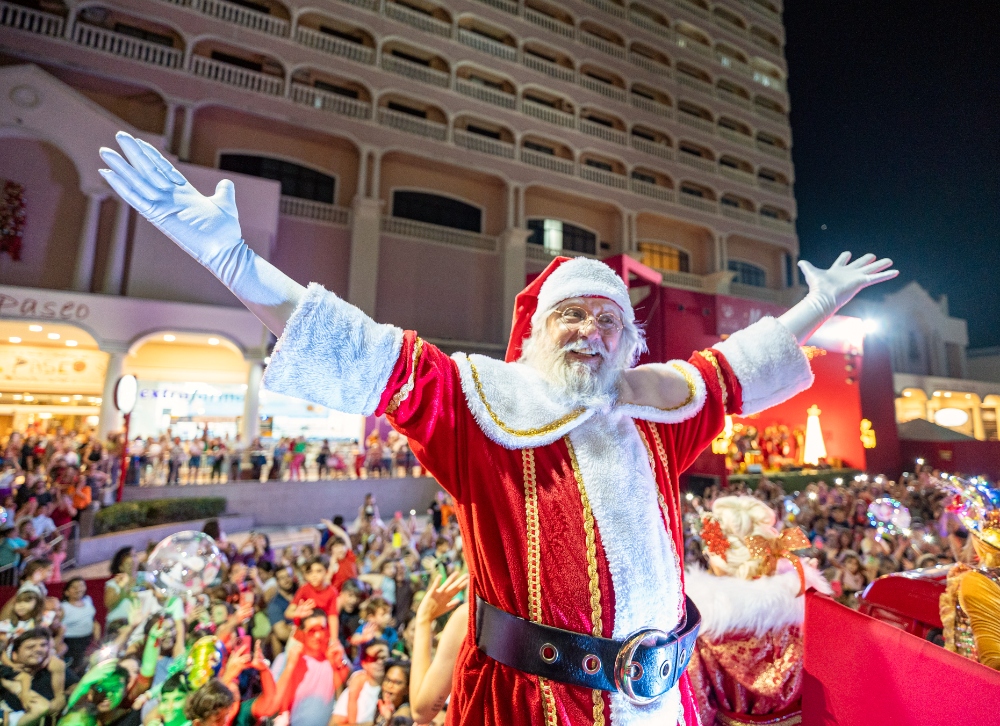 Shopping Del Paseo recebe o Papai Noel com um show especial dos Bolofofos