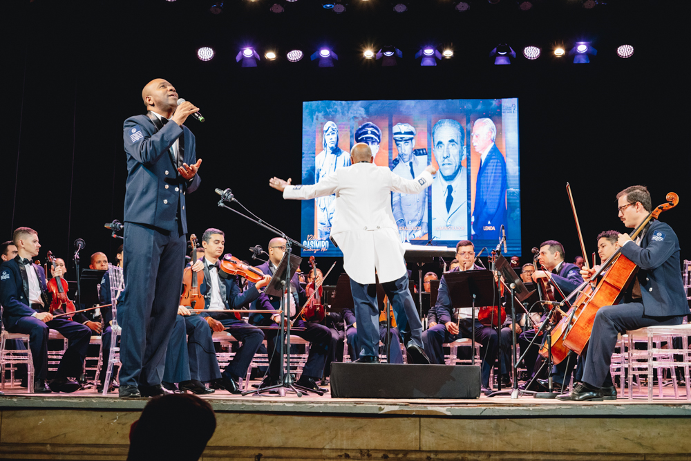 Orquestra Sinfônica da FAB homenageia o Marechal Casimiro Montenegro Filho em apresentação no TJA