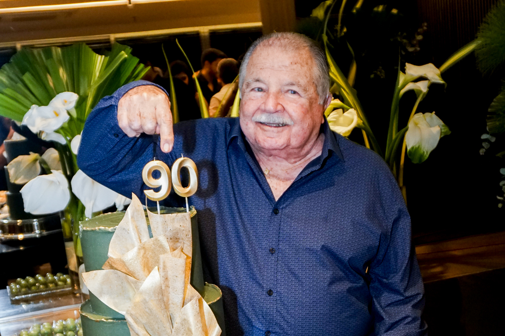 Deib Otoch reúne amigos e familiares para celebrar a chegada dos 90 anos