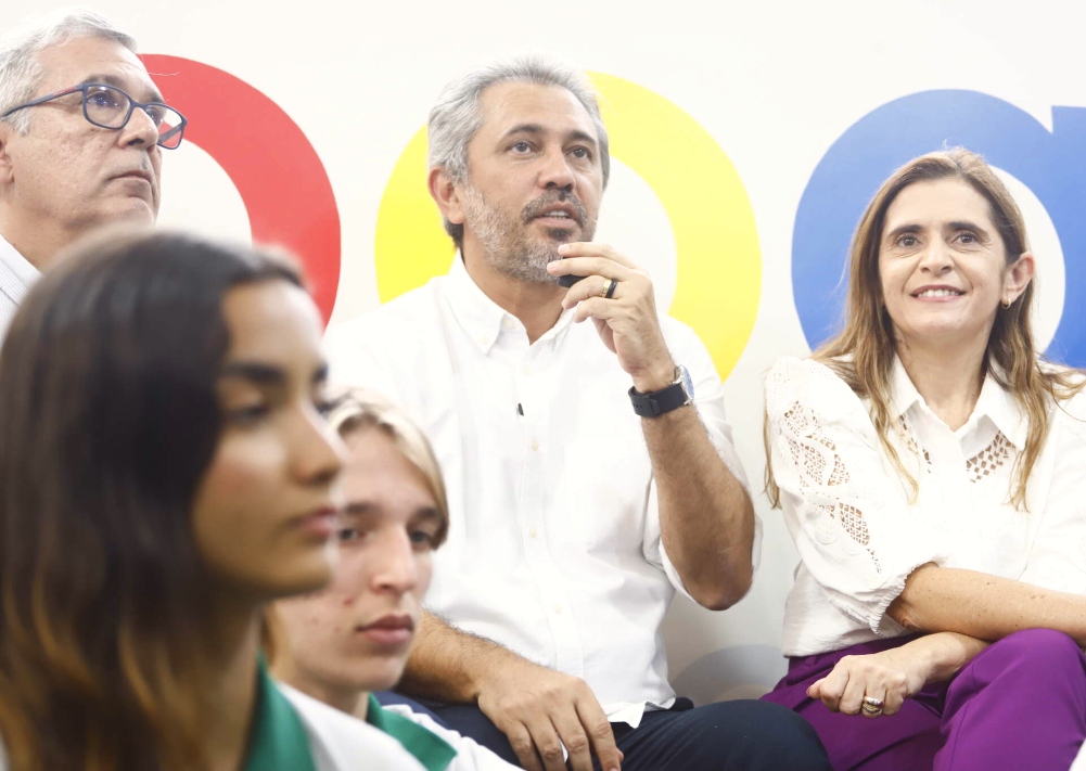 Elmano de Freitas inaugura a sexta Sala Google em escola profissionalizante