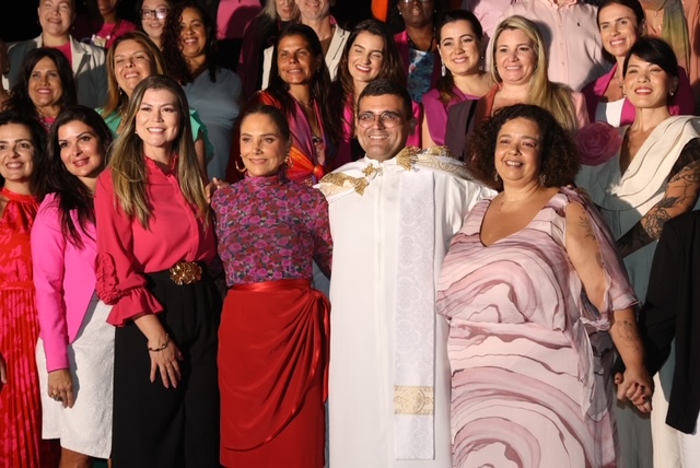 Contra o câncer de mama - Primeira-dama do estado do Rio de Janeiro participa do lançamento da campanha do Outubro Rosa no Cristo Redentor