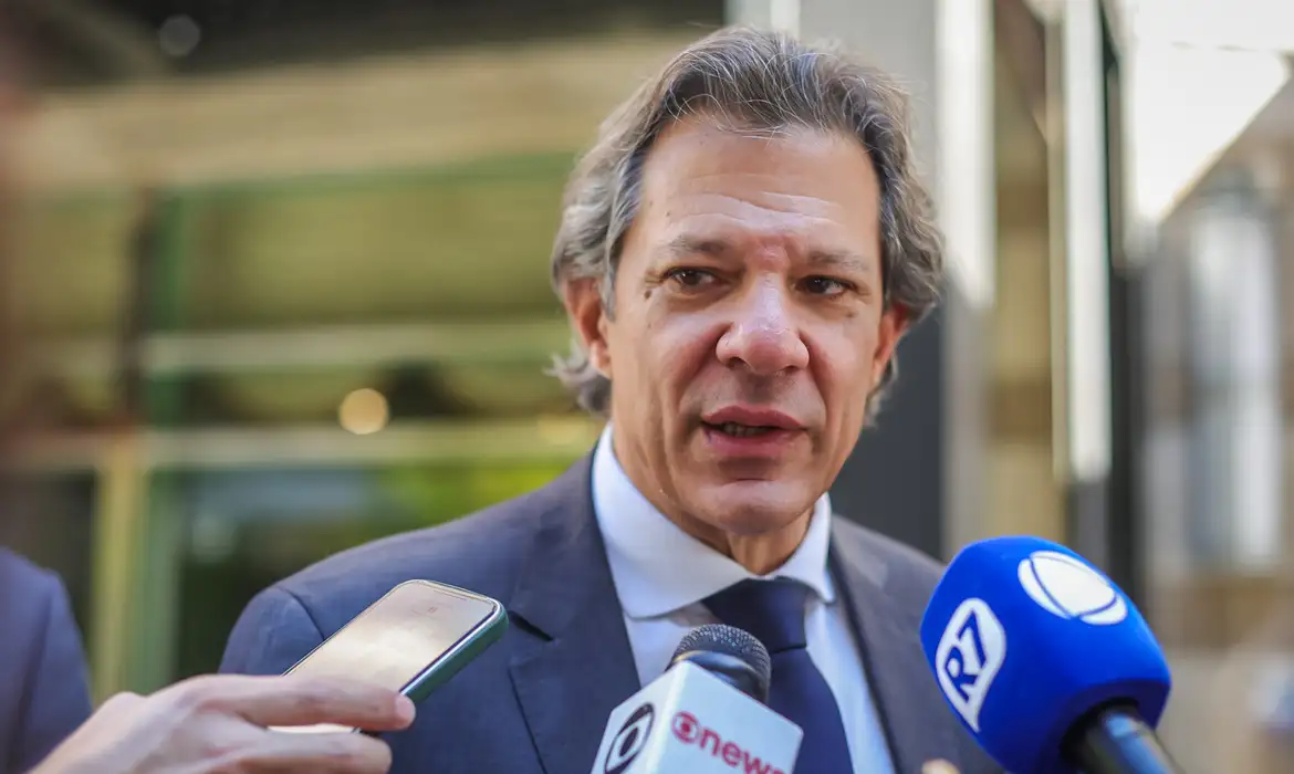 Arrecadação recorde vem de recomposição da base fiscal, diz Haddad