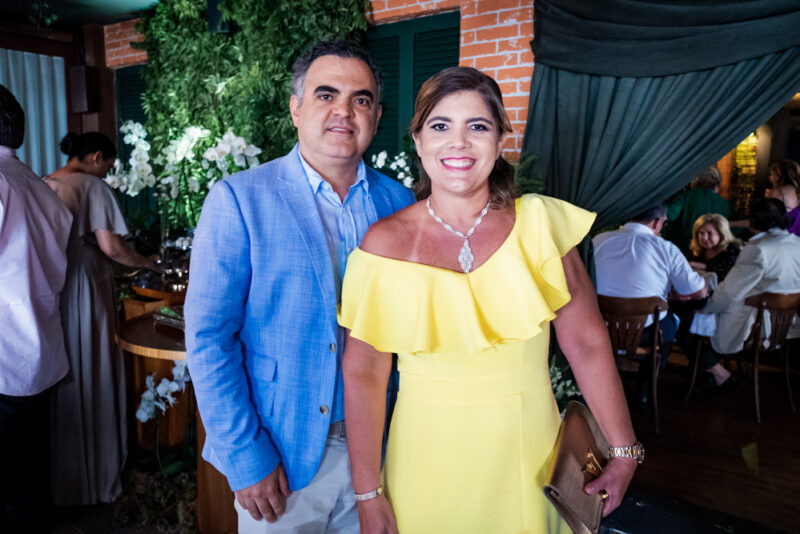 Cerimônia intimista - Priscilla Dias Branco e Luiz Felipe Bazzo celebram casamento civil no Cortile Ristorante