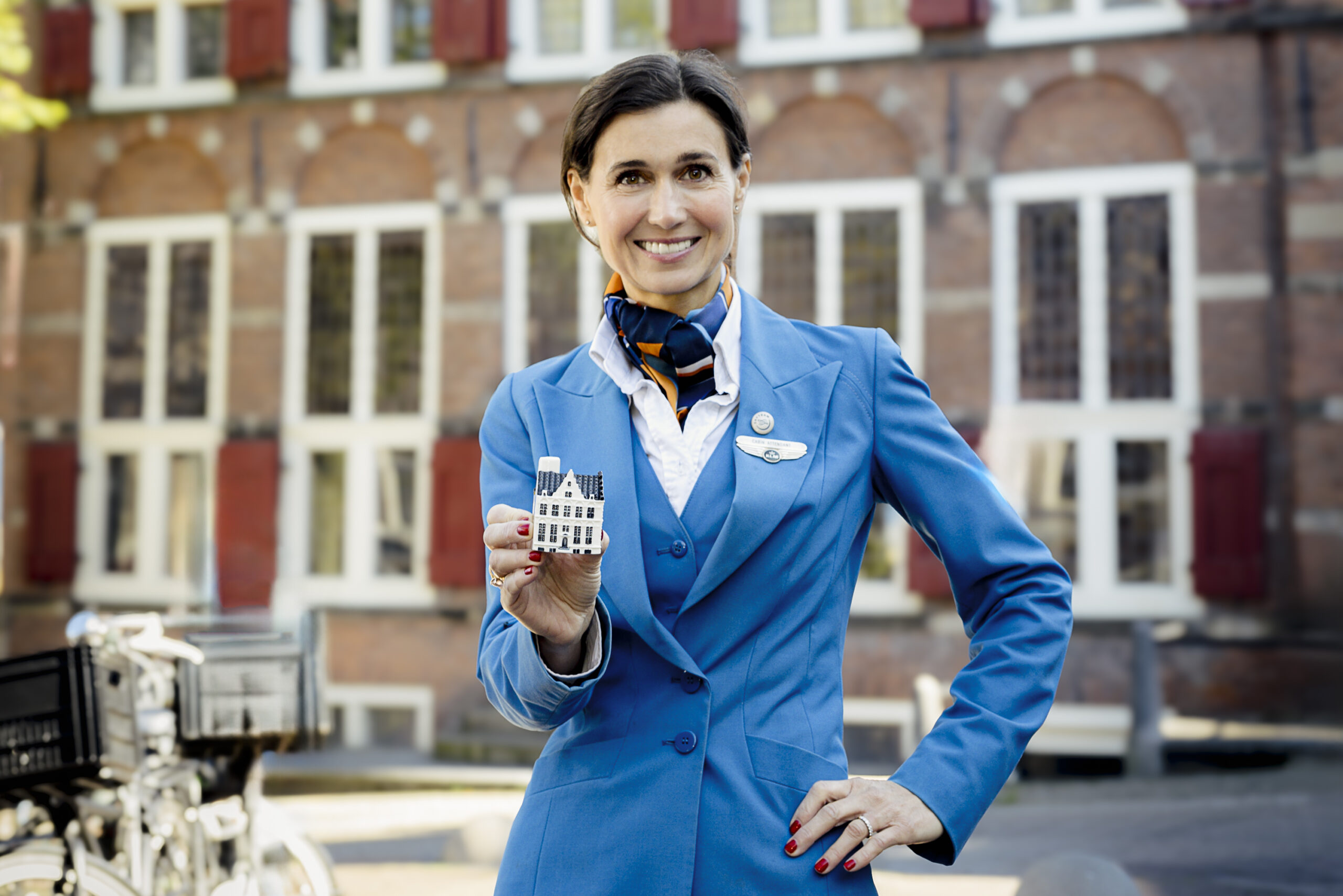 KLM revela 105ª casa em miniatura de porcelana, que está à beira de três canais de Amsterdã