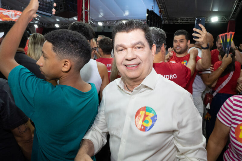 Eleições em Fortaleza - Evandro Leitão celebra vitória com apoiadores no comitê da Washington Soares