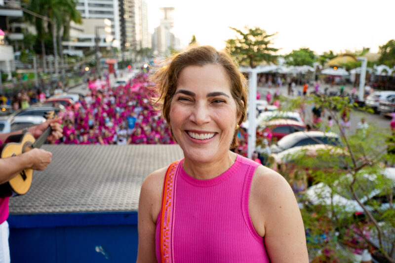 Caminhada pela saúde - CRIO movimenta a Beira Mar com Caminhada Rosa em apoio à prevenção do câncer de mama