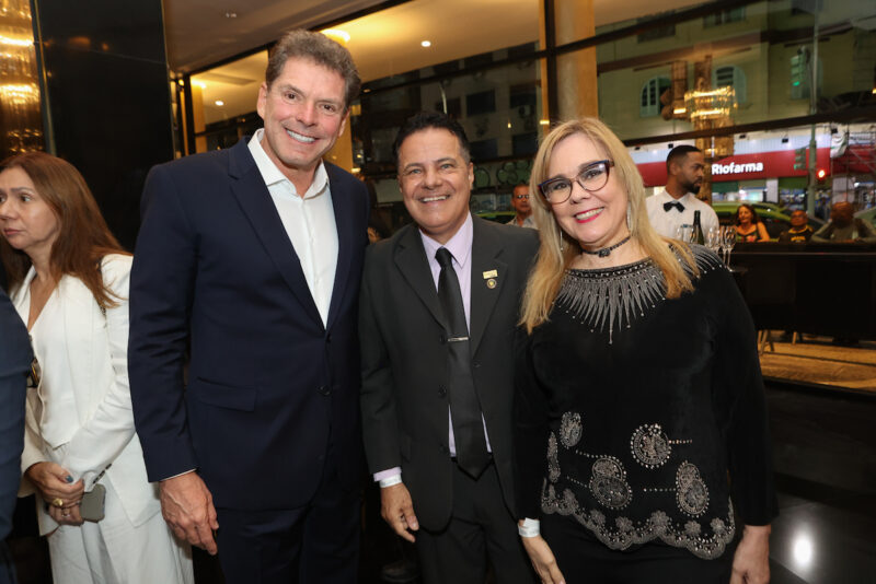 Inauguração glamourosa - Roxy Dinner Show é inaugurado no Rio de Janeiro em noite de estrelas, alta gastronomia e espetáculo