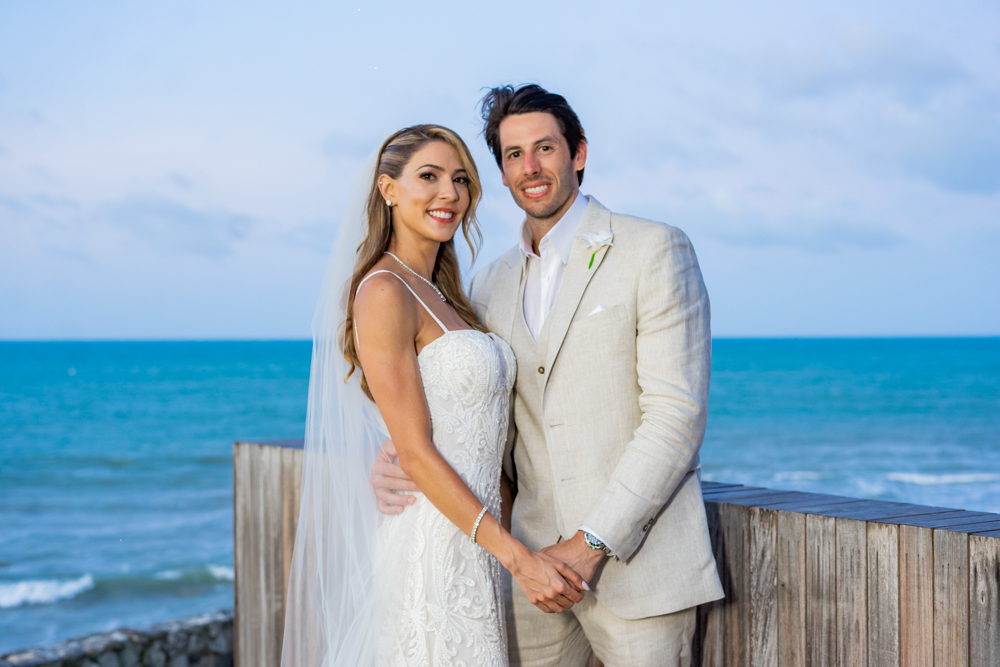 Deslumbrante casamento de Priscilla Dias Branco e Luiz Felipe Bazzo encanta com show de Bell Marques no Carmel Taíba Resort