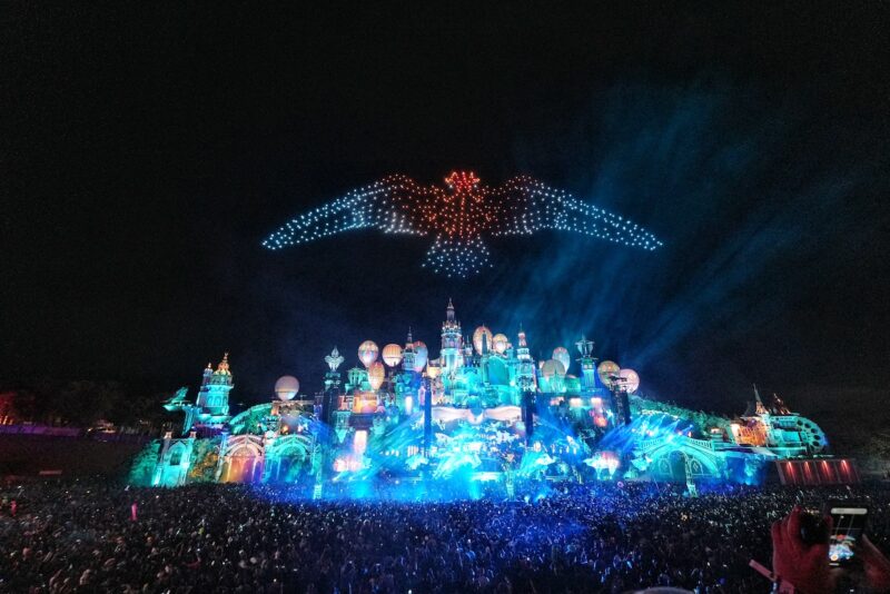 Música eletrônica - Tomorrowland Brasil 2024 encerra com espetáculo de drones e Alok em show inesquecível