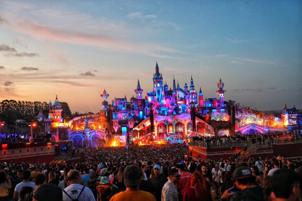 Tomorrowland 52