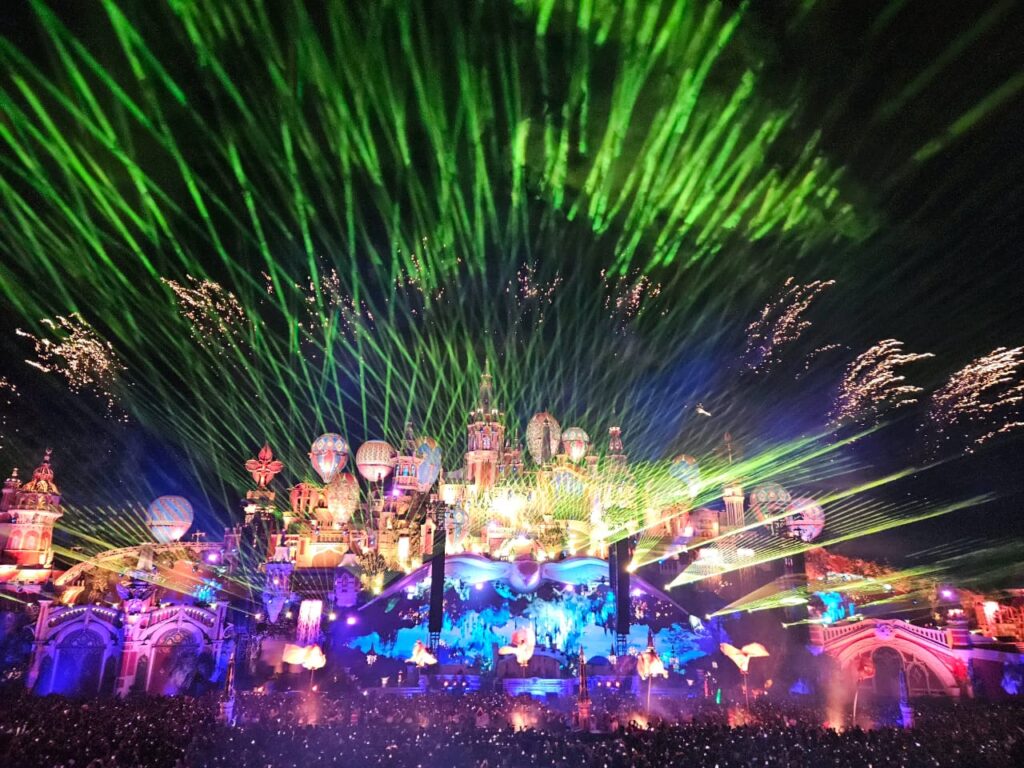 Tomorrowland 75