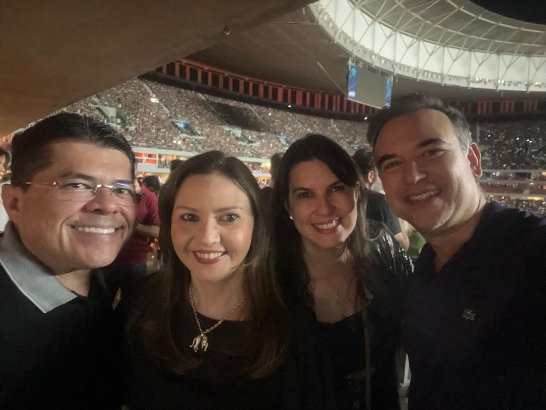 Valdetário Monteiro, Ana Karine E Amigos