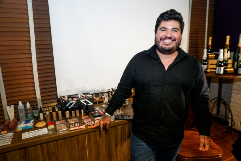 Brindando experiências - D’Vinos Wine Store une maquiagem e vinhos em evento exclusivo