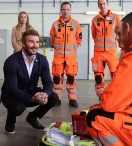 David Beckham com equipe da Air Ambulance Charity