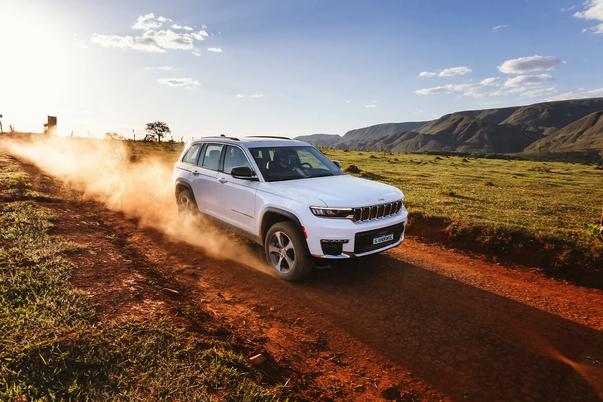 Ícone da Jeep, Grand Cherokee 4xe ganha mais tecnologia e uma nova opção de cor