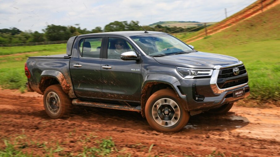 Hilux 2025 chega com novidades e uma delas deixa as concorrentes “comendo poeira”. Saiba qual é