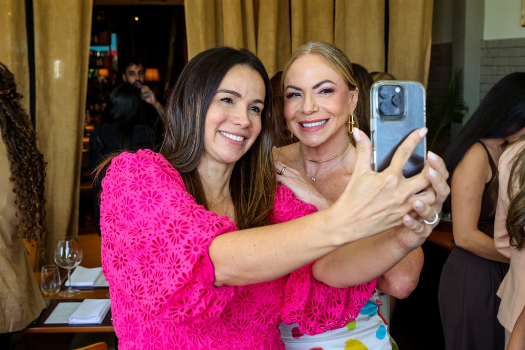 Ana Carla Batista E Nina Kauffmann