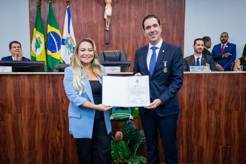 Reconhecimento celebrado - Eduardo Bismarck é agraciado com Medalha Boticário Ferreira na Câmara Municipal de Fortaleza