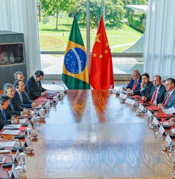 Brasil e China firmam acordos para promover indústria e microempresas