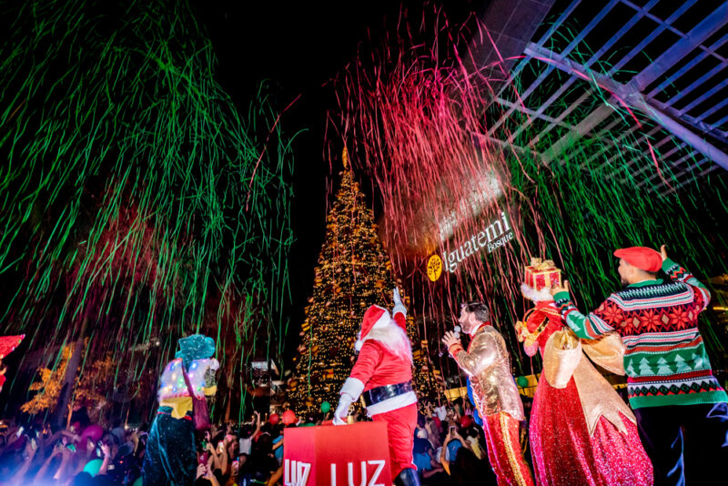 O Natal chegou! - Iguatemi Bosque recebe Papai Noel com Caravana da Coca-Cola e chegada de helicóptero