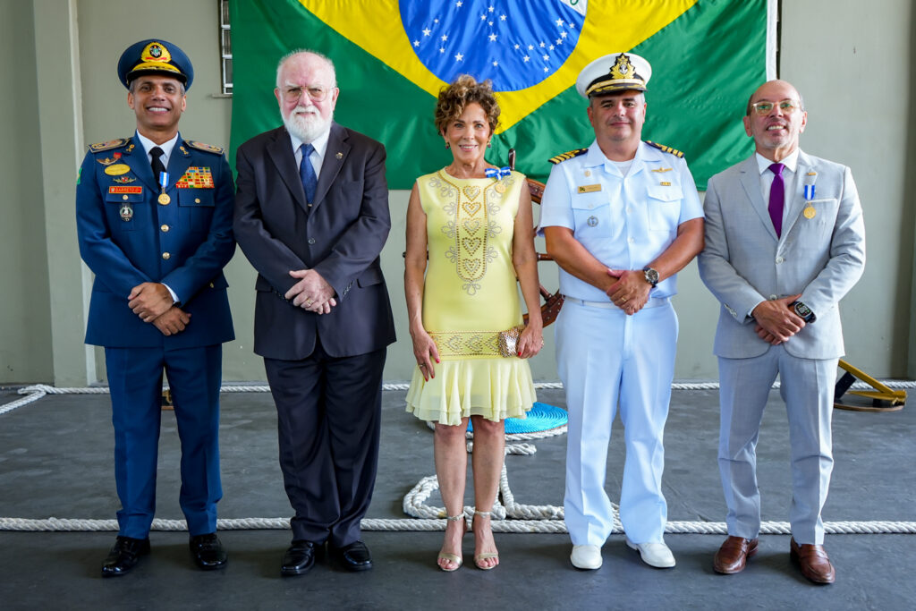 Cmdt Barreto, Almirante Oberg, Thereza Matos, Cmdt Emiliao E Andre Nontenegro (1)