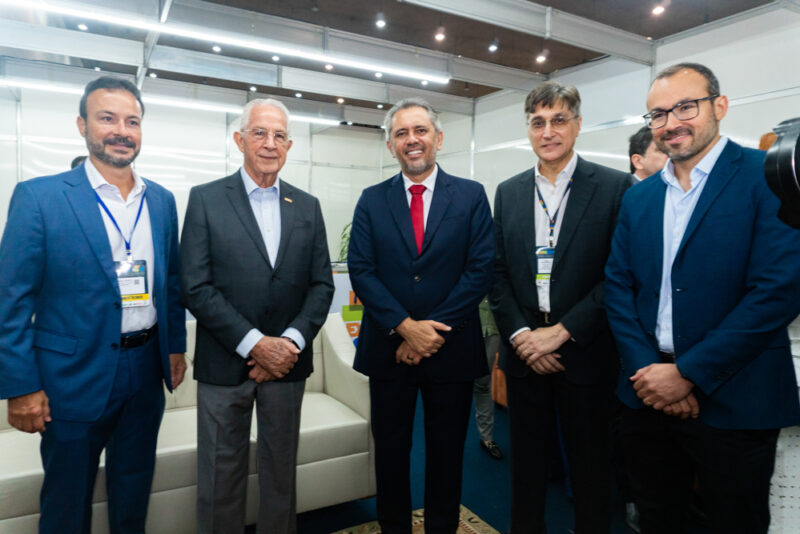 No Centro de Eventos do Ceará - Governador Elmano de Freitas participa da abertura da 19ª Expolog