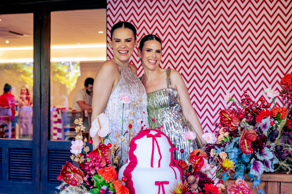 Aline Mota e Deborah Bandeira comemoram 40 anos em festa dupla