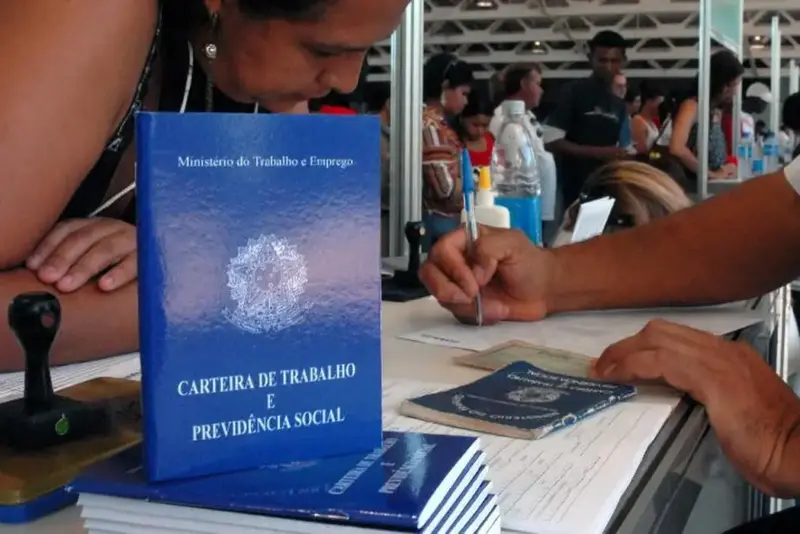 Dieese Expõe Diferença De Renda Entre Negros E Brancos No Brasil Carteira De Trabalho Foto Agência Brasil