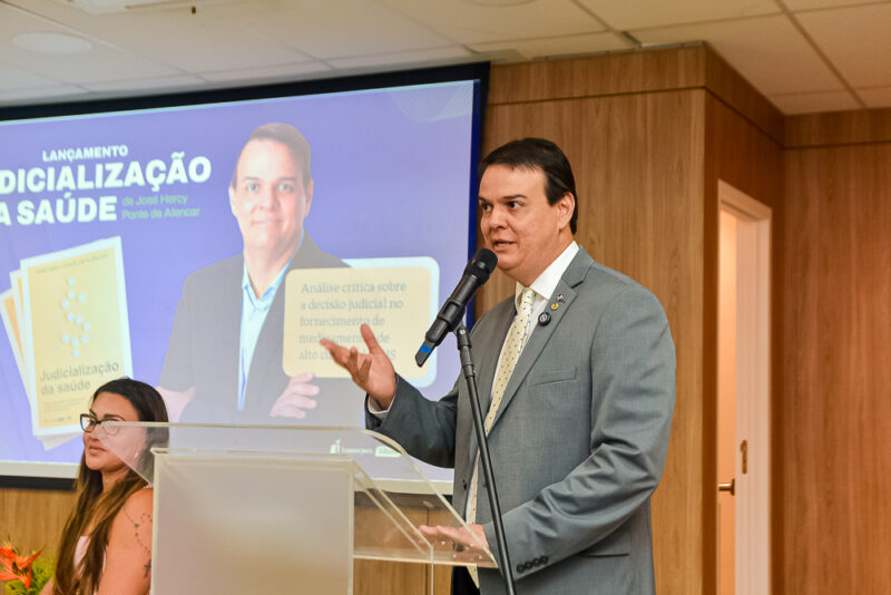 Direito e saúde - Juiz José Hercy Ponte de Alencar promove lançamento do  livro “Judicialização da Saúde”