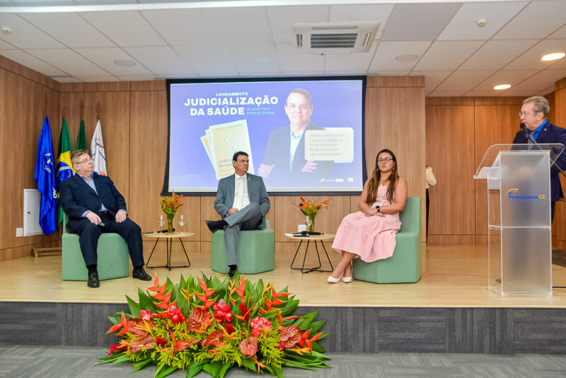 Direito e saúde - Juiz José Hercy Ponte de Alencar promove lançamento do  livro “Judicialização da Saúde”