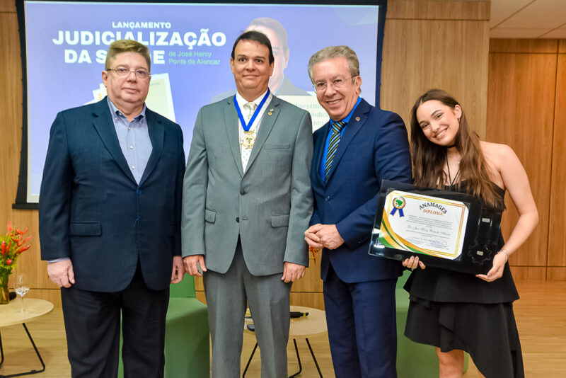 Direito e saúde - Juiz José Hercy Ponte de Alencar promove lançamento do  livro “Judicialização da Saúde”