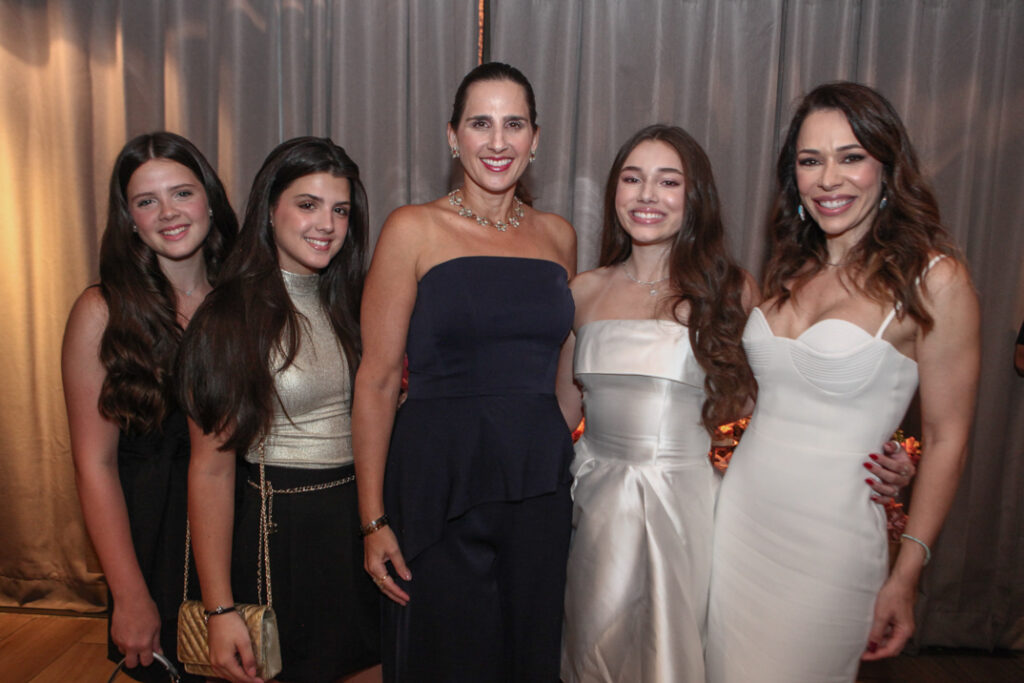 Gabriela, Julia, E Luiza Otoch, Eduarda E Lorena Ferreira Gomes (8)