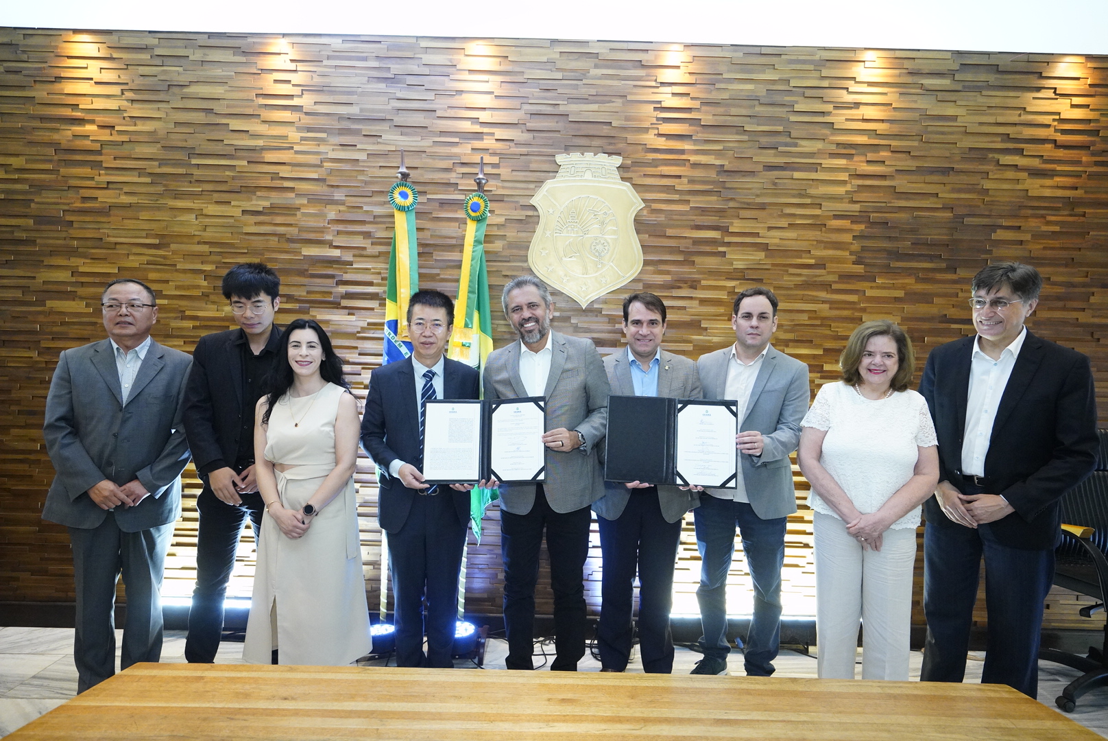 Ceará firma parceria com empresa do grupo chinês CGN para projetos de energia renovável