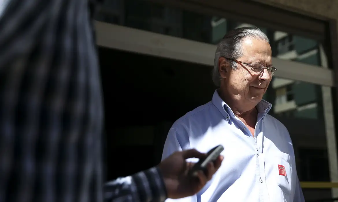 PGR recorre de decisão que anulou condenações de Dirceu