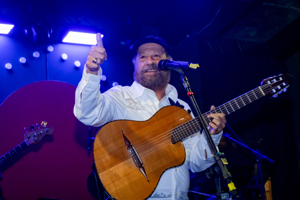 Giz Cozinha Boêmia comemora seis anos com show de João Bosco