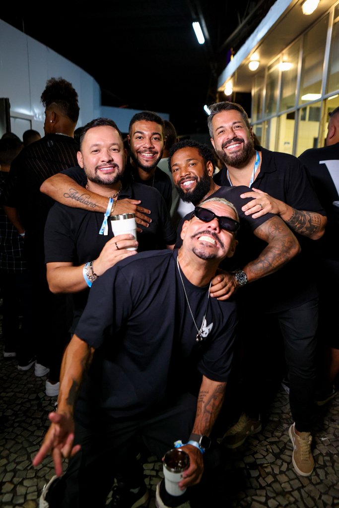 Junior Cabral, Nego Do Borel, Dj Tartaruga, Rafael Cuia E Thiago Ribeiro