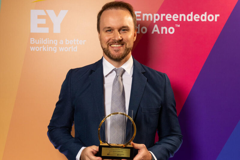 Reconhecimento inovador - Empreendedor do Ano EY premia líderes em noite de celebração