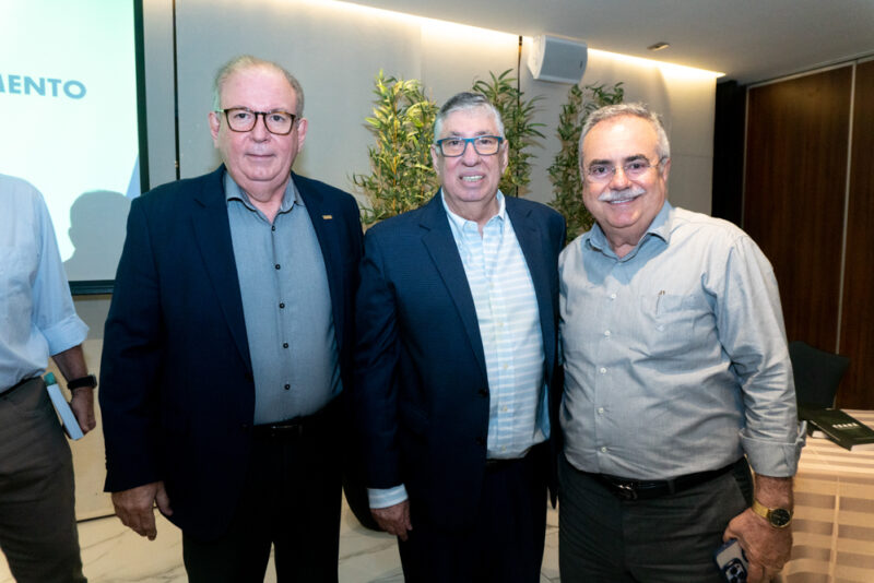 Caminhos do Desenvolvimento - FIEC vira palco do lançamento do livro de Maia Júnior e Francílio Dourado Filho