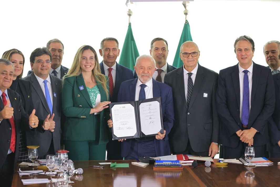 Jade Romero e Lula firmam acordo para expansão da Transnordestina com investimento de R$ 3,6 bilhões