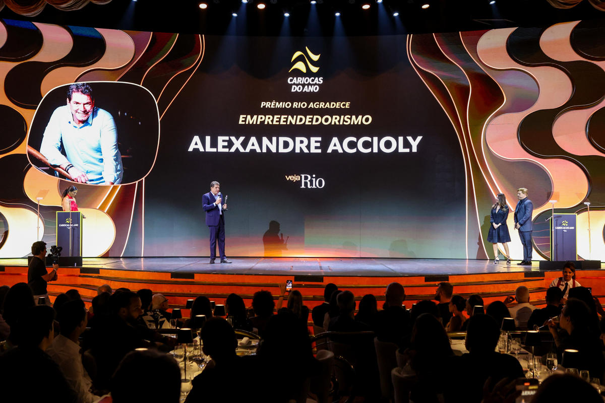 Prêmio Cariocas do Ano homenageia personalidades em evento no Roxy Dinner Show