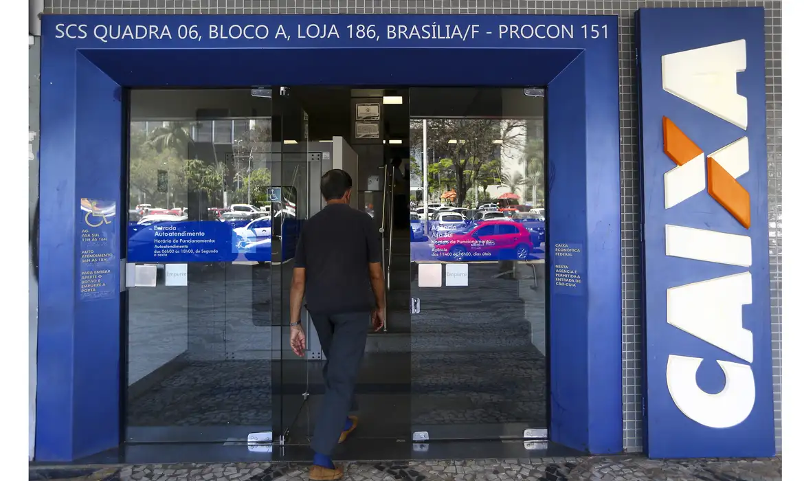 Bancos voltam a funcionar normalmente hoje