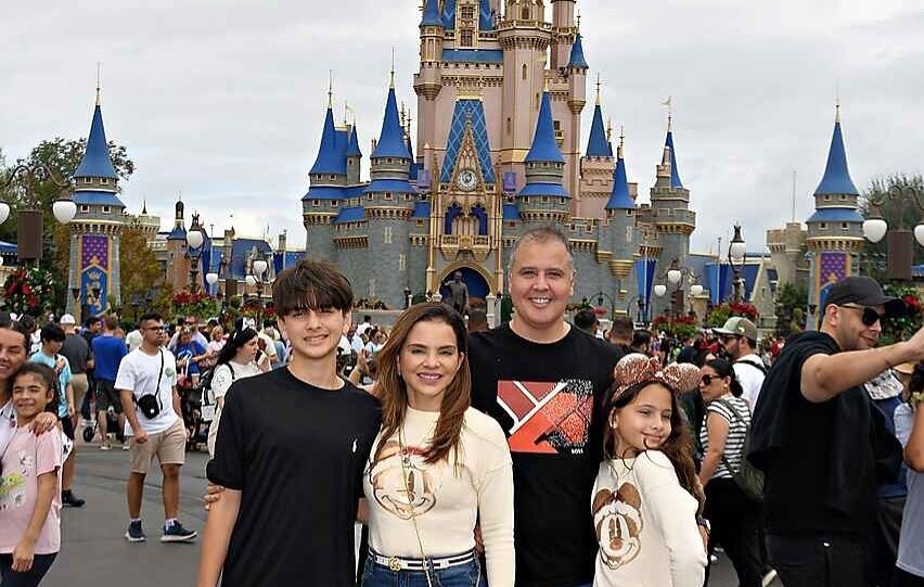 Viviane e Fabrício Martins celebram fim de ano na Disney, em Orlando