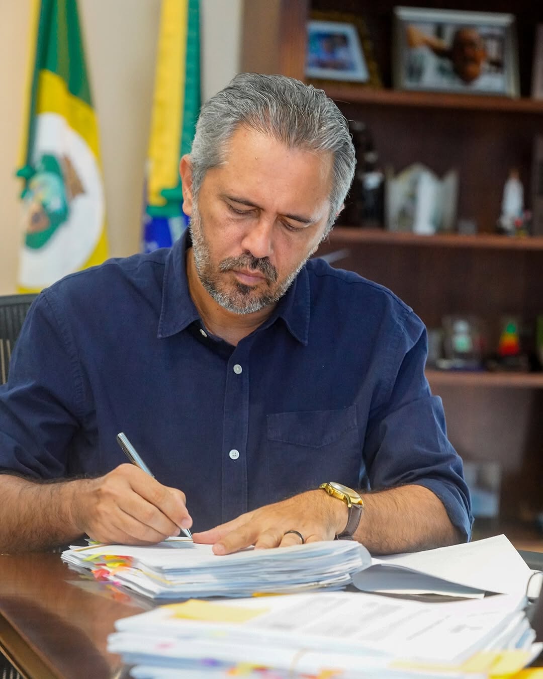 Elmano concede mais 3% de aumento para professores das universidades estaduais