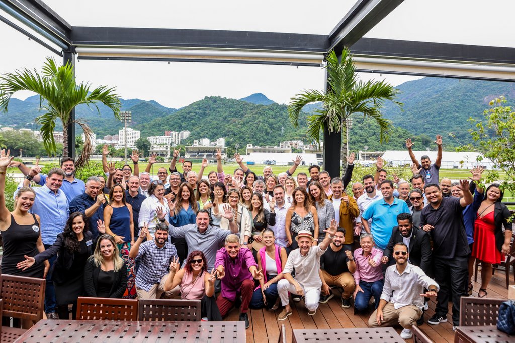 Encontro da APRESENTA promove debates sobre turismo, Réveillon 2025 e reformas legislativas