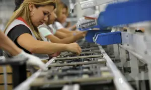 Indústria Eletroeletrônica Anuncia Investimentos De R$ 5 Bi Até 2027, Produção Industrial, Mulheres Foto Agência Brasil