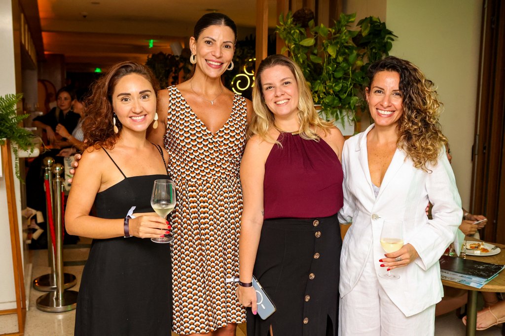 Juliana Goulart, Patrícia Marche, Clarice Loureiro E Najat Hassan 7067