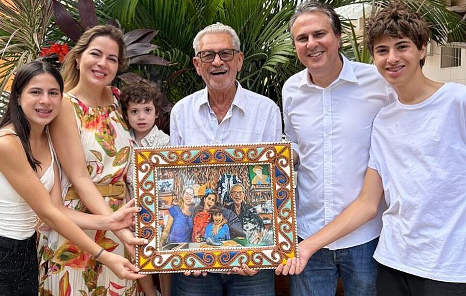 Camilo Santana visita ateliê do mestre Espedito Seleiro em Nova Olinda